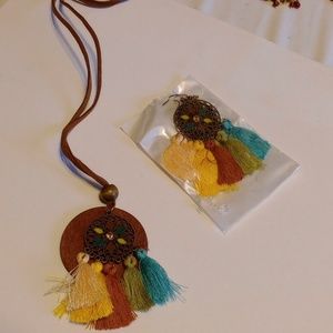 Set of Necklace with earrings.